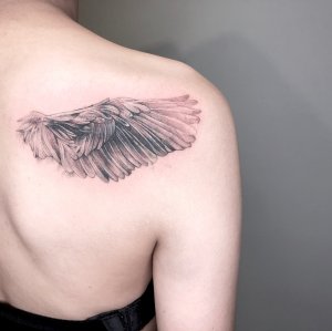 后背肩胛翅膀纹身图案