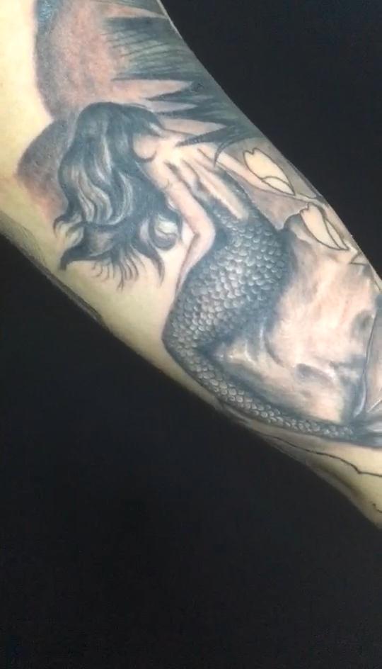 大臂美人鱼纹身图案已完成视频